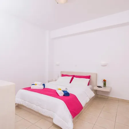 1- Bed Near Black Beach-sleeps 4-parking *