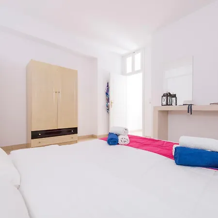Διαμέρισμα 1- Bed Near Black Beach-sleeps 4-parking